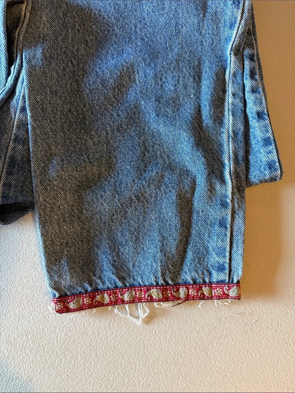 Denim Casual Corner Capri Baggy Wide Leg Raw Hem Red Trim Accent Denim Size: 4R